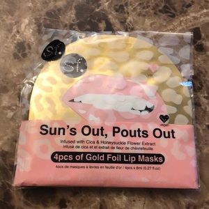 Sun’s Out, Pout’s Out gold foil lip masks